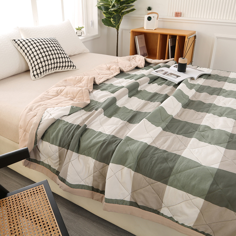 Embroidery Quilt Cover - Jednokolorowy, sprany, pikowany koc na wiosnę/lato,