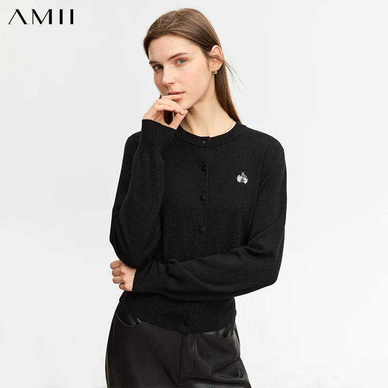 Embroidery Lady Bug - AMII Minimalistyczny Wełniany Sweter Damski Jesień