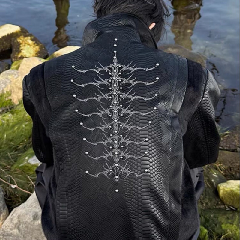 Męska czarna kurtka z wytłacza – Embroidery Jacket recenzja i cena