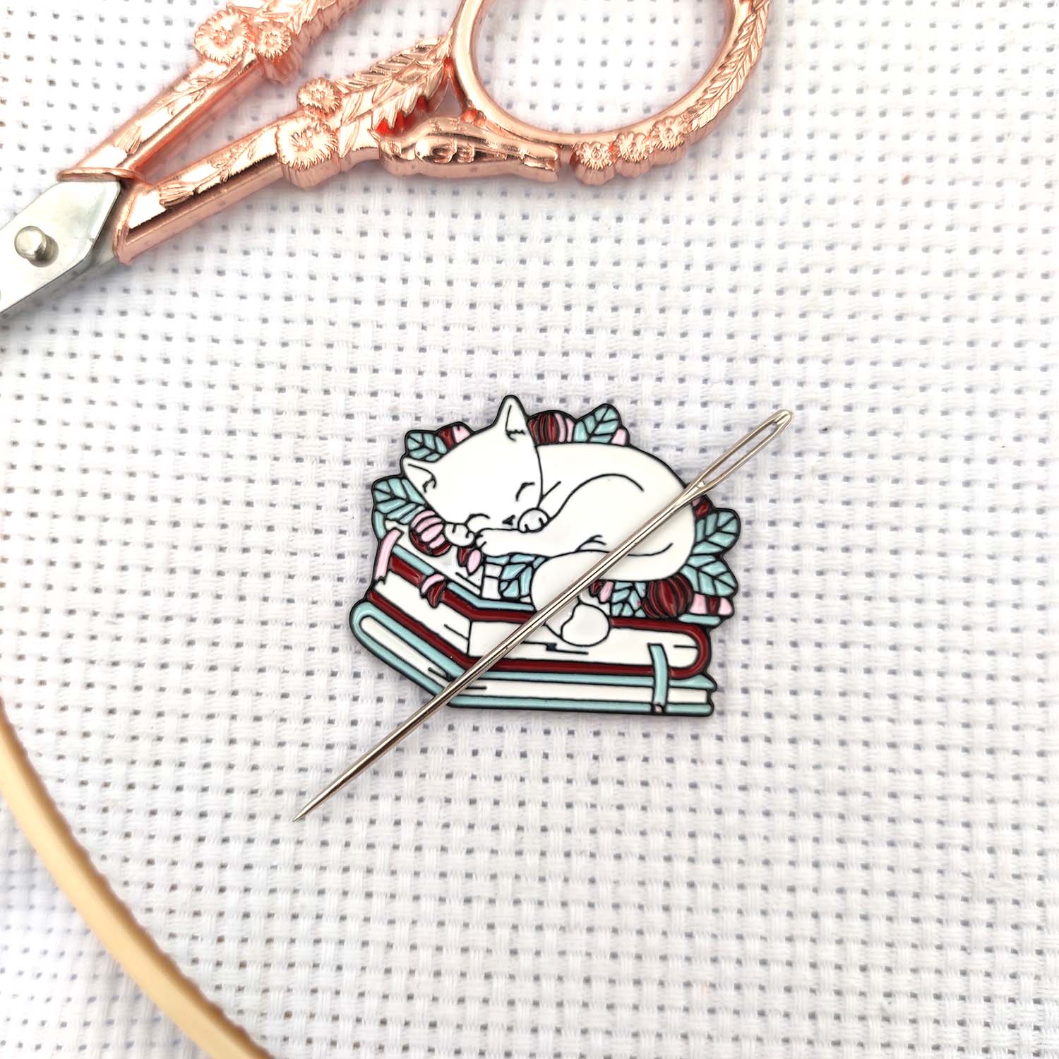 Uchwyt na igły do haftu krzyży – Needle Minder Magnet recenzja i cena