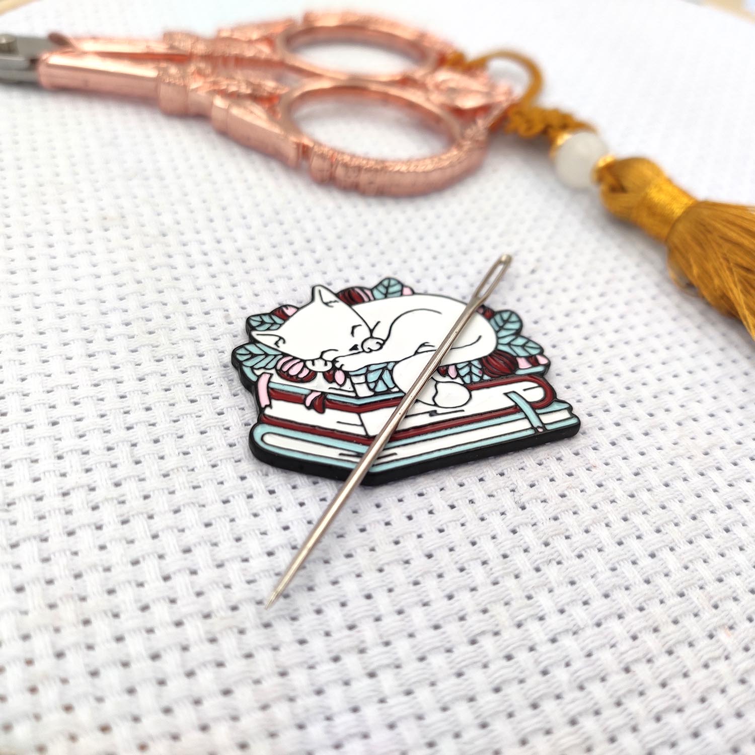 Uchwyt na igły do haftu krzyży – Needle Minder Magnet recenzja i cena