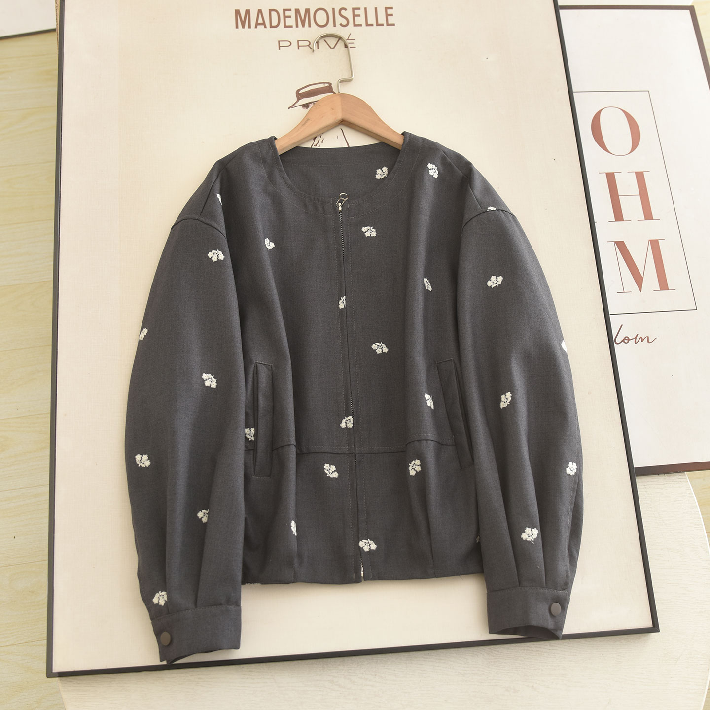 Elegancki szary garnitur z kwi – Embroidery Jacket recenzja i cena