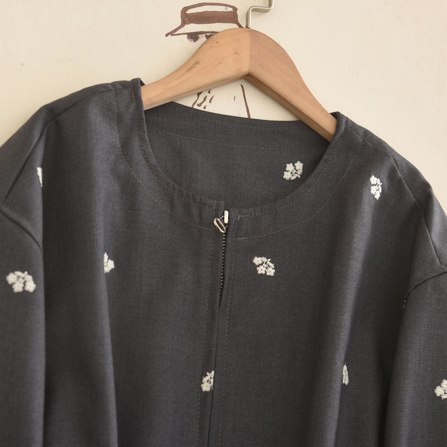 Elegancki szary garnitur z kwi – Embroidery Jacket recenzja i cena