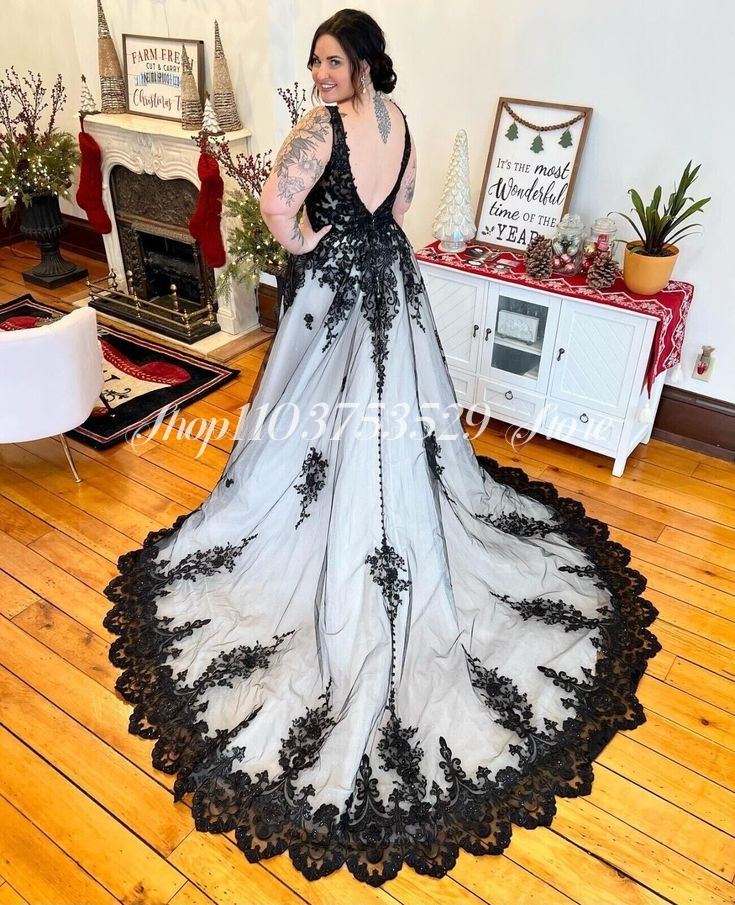Gotyckie suknie ślubne z dekol – Embroidery White Dress recenzja i cena