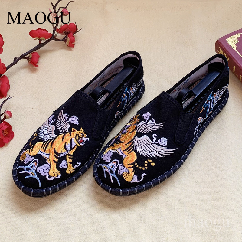 Unisexowe wsuwane buty w chińs – Embroidery Print recenzja i cena